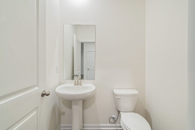 Building Photo - 944 Utopia Ln