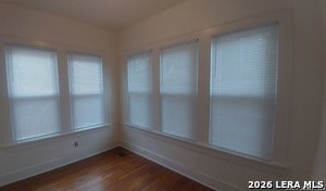 Building Photo - 411 W Mistletoe Ave