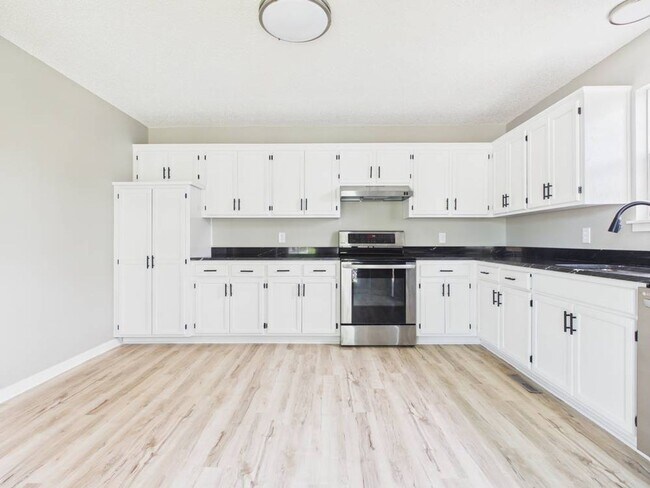Building Photo - 1206 Foxridge Dr