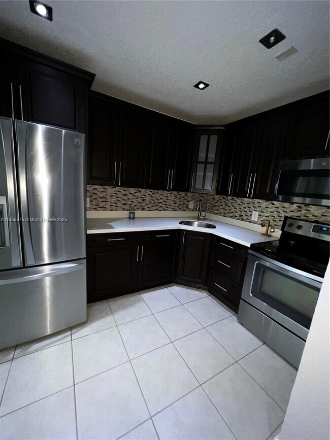 Primary Photo - 6530 Lake Patricia Dr