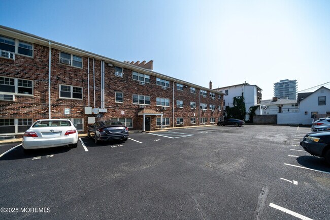 Building Photo - 304 4th Ave