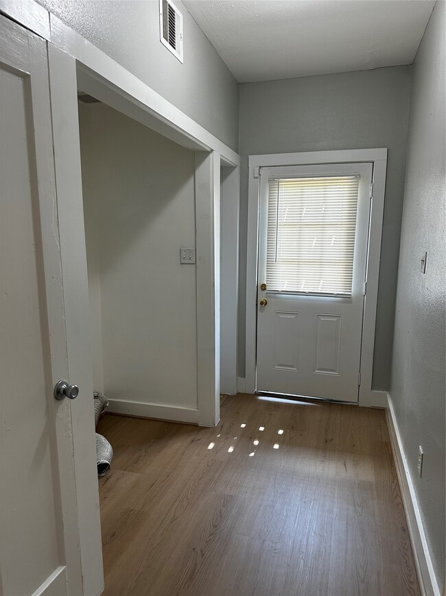 Building Photo - 2910 Wichita St