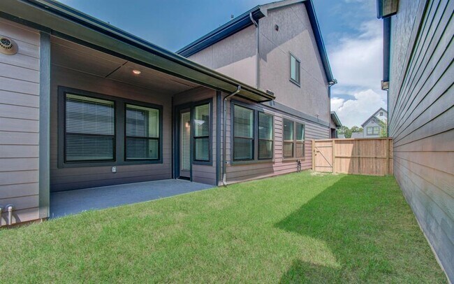 Building Photo - 1515 Noble Pk Dr