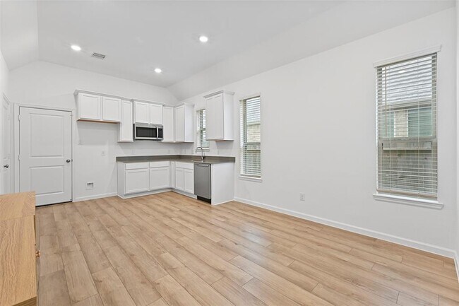 Building Photo - 805 Westwood Dr