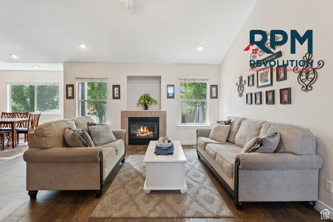 Building Photo - "Spacious 6-Bed Gem with Granite Touches &...