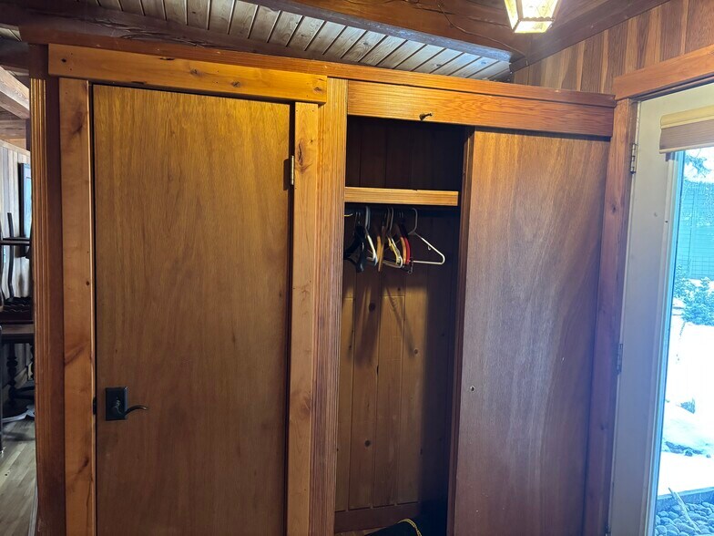 Building Photo - 703 Brown Dr