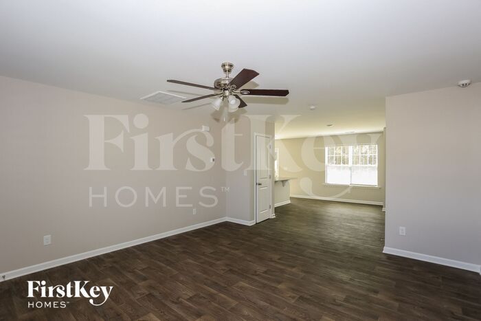 Building Photo - 413 Bennington Dr