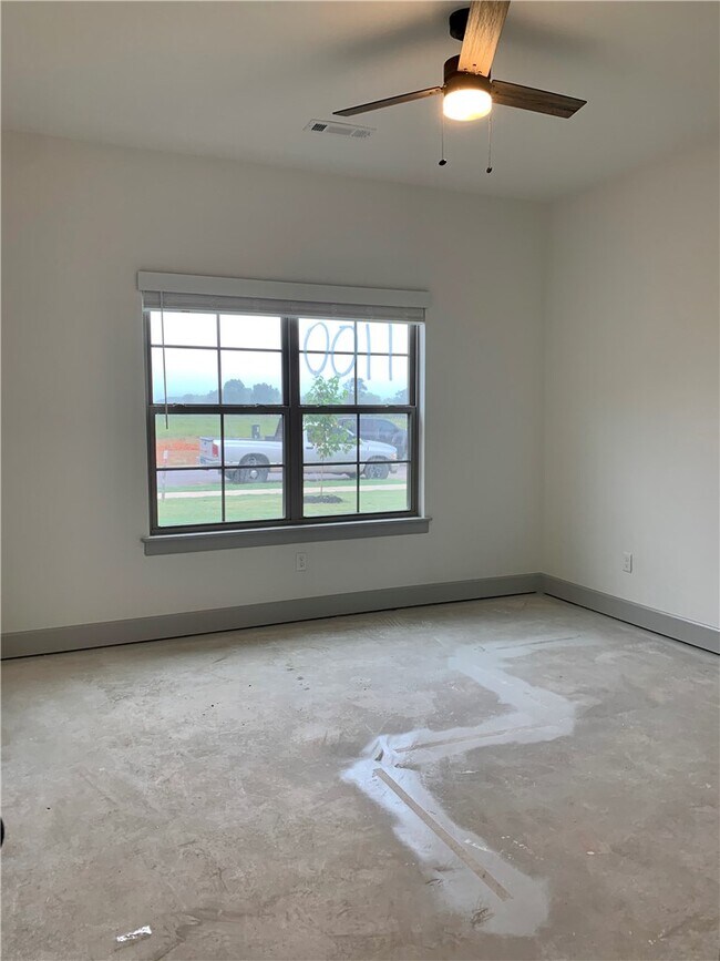 Building Photo - 1036 Parker Ln