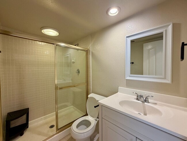 Building Photo - 3366 Waterford Dr
