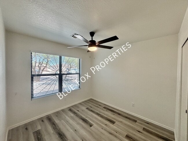 Building Photo - 5369 S Waterloo Ln