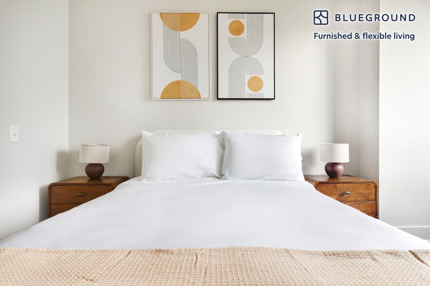 Building Photo - 300 N Canal St