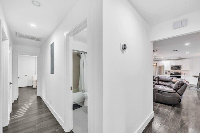 Building Photo - 10962 57th Pl S