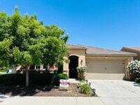 Building Photo - $2,400 Ashlan & Leonard, 3 Bedroom Home - ...