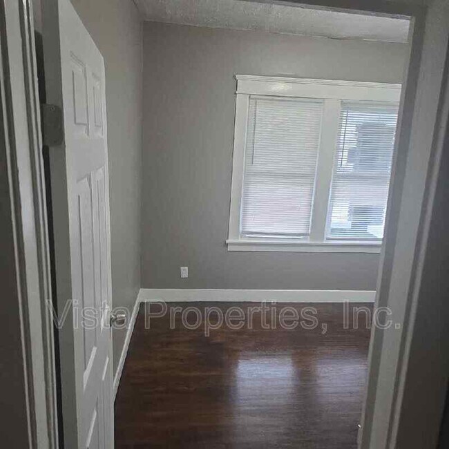 Building Photo - 835 S 38th St