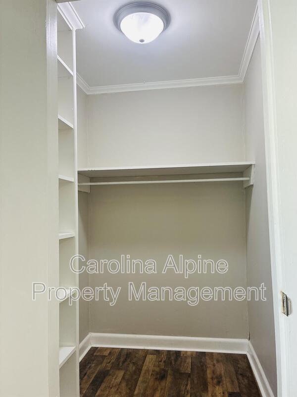 Building Photo - 410 Carolina Ave