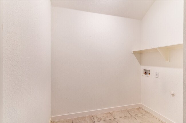 Building Photo - 1123 Bantham Wy