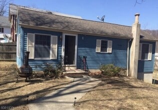 Building Photo - 49 Dickerson Rd