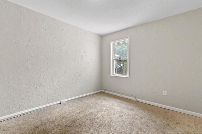 Building Photo - Coming Soon - Spacious 3 Bedroom, 1.5 Bath Home in North York - Central York School District.