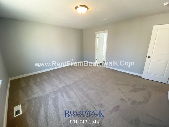 Building Photo - Single Family Home In Beautiful Community!