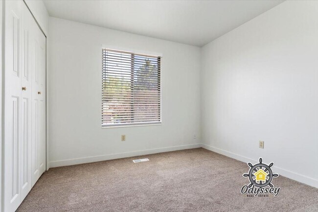 Building Photo - 2066 E 10095 S