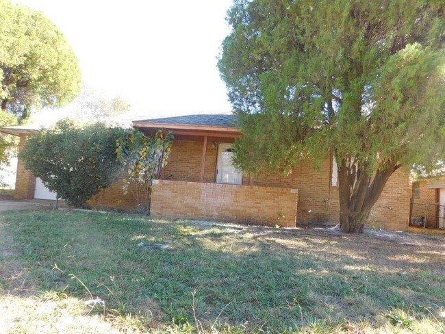 Primary Photo - 2207 NW 22nd St