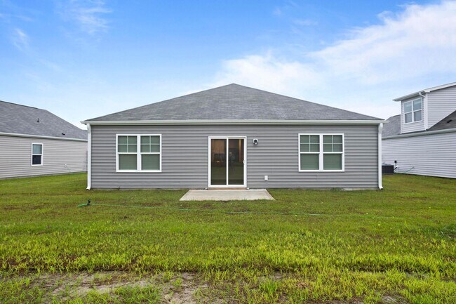 Building Photo - House Available in July!