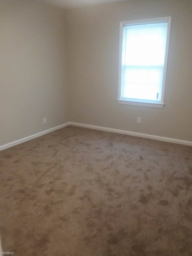 Building Photo - 716 Starling Way
