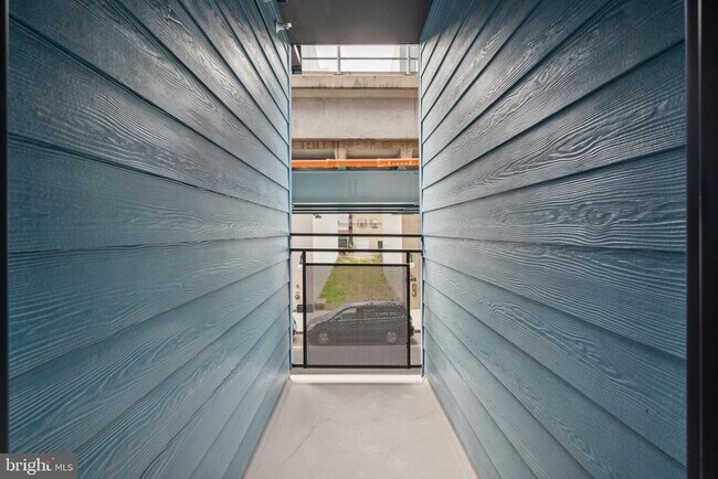 Building Photo - 2039 N Front St