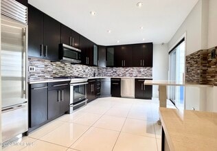 Building Photo - 35 Woodpecker Way