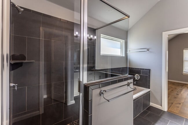 Building Photo - Single Family Home