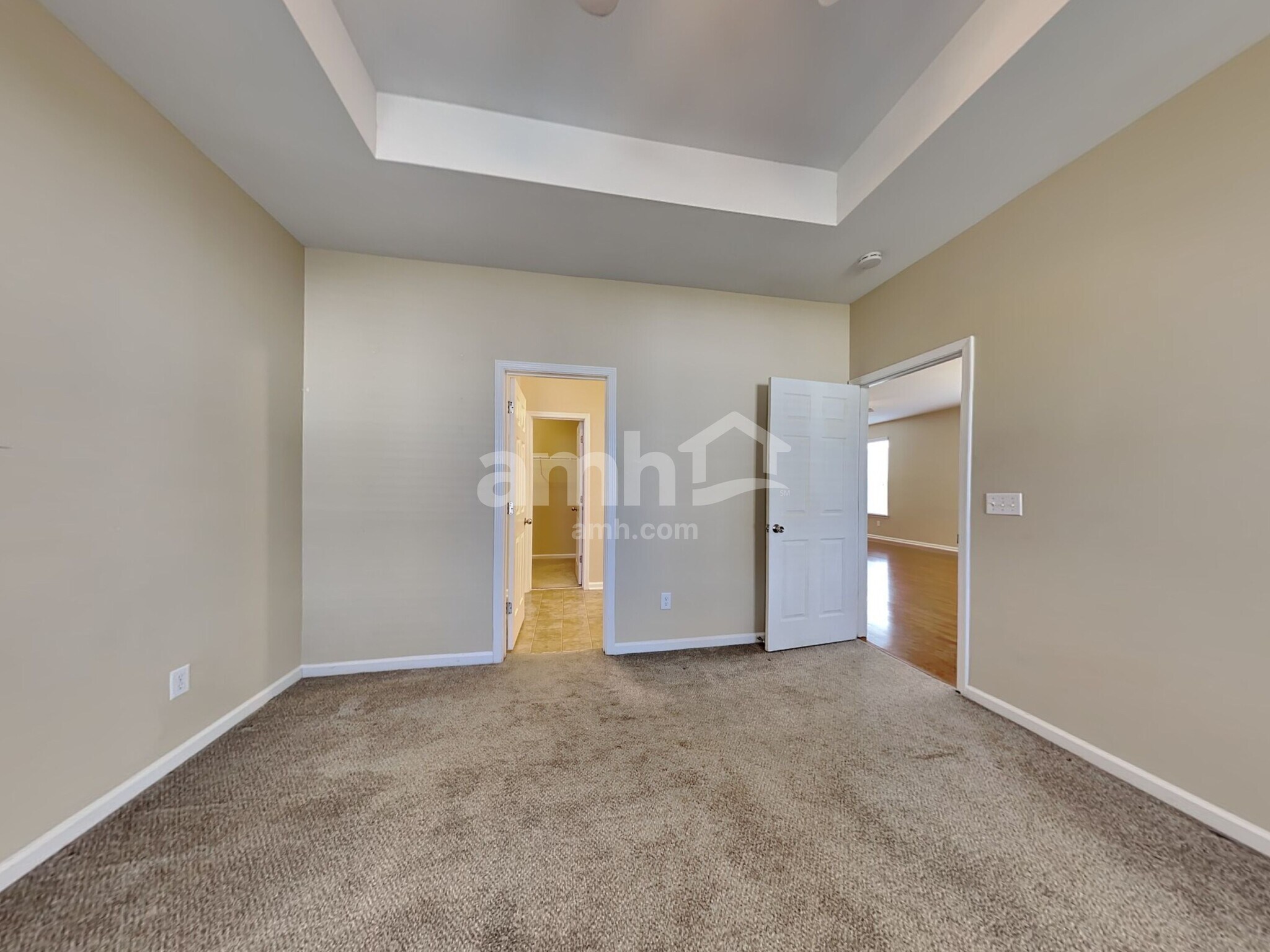 Building Photo - 2413 Thoreau St