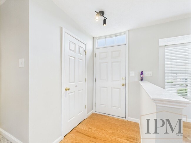 Building Photo - Available Now!- 3 Bedroom Home in Eastern ...