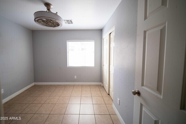 Building Photo - 11725 W Flanagan St