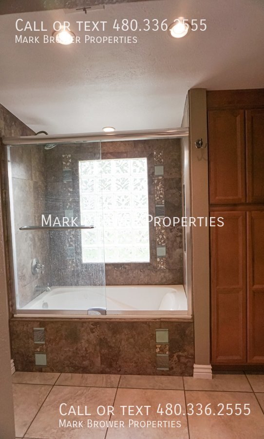 Building Photo - 332 E Pierce St