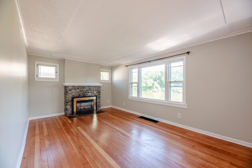 Building Photo - 202 River Meadow Dr