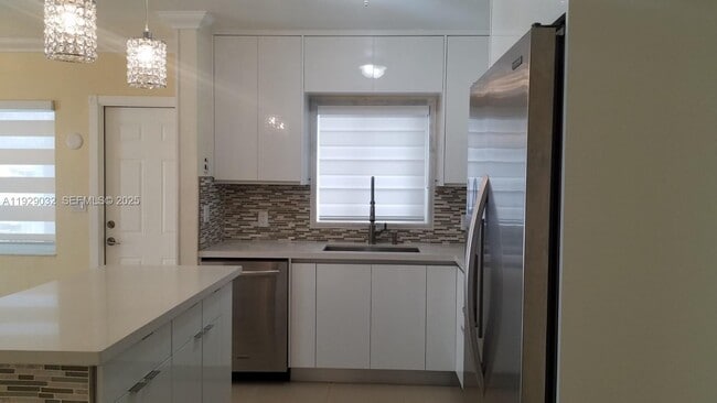 Building Photo - 1071 W 66th St