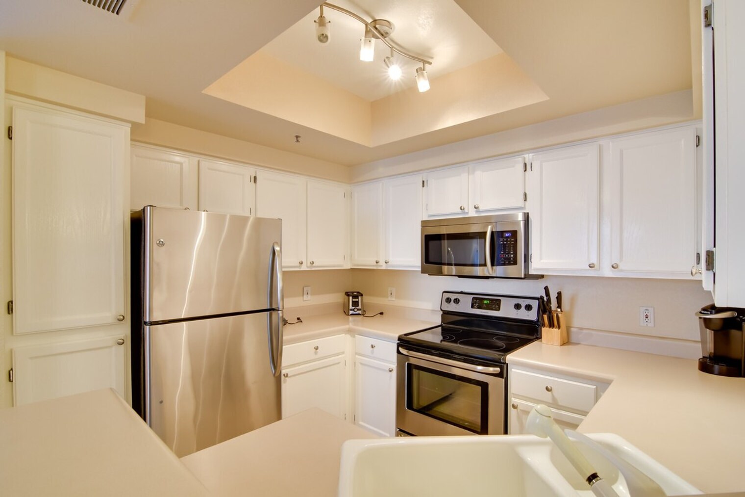 Building Photo - 9450 E Becker Ln