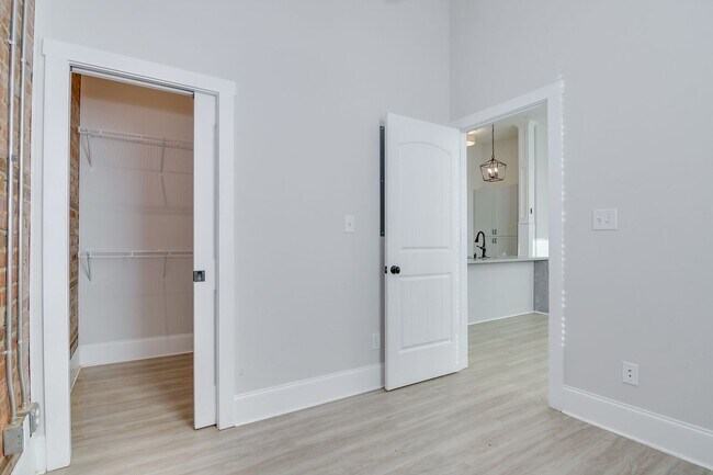 Building Photo - 2 Bed 2 Bath Apartment In Middle of Harlem!