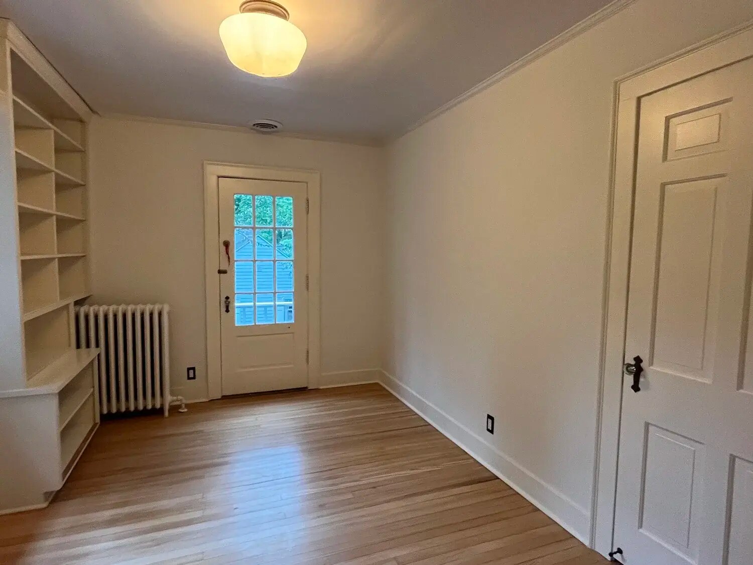 Building Photo - 1300 E 1st St