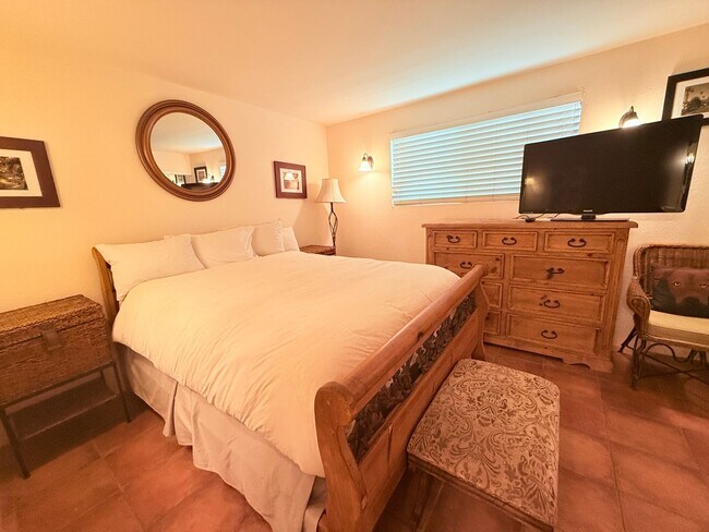 Building Photo - Charming Fully Furnished 1-Bedroom Condo with Pool Access in Carpinteria