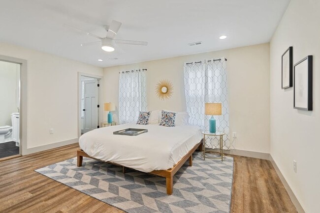 Building Photo - Beautiful renovated home!