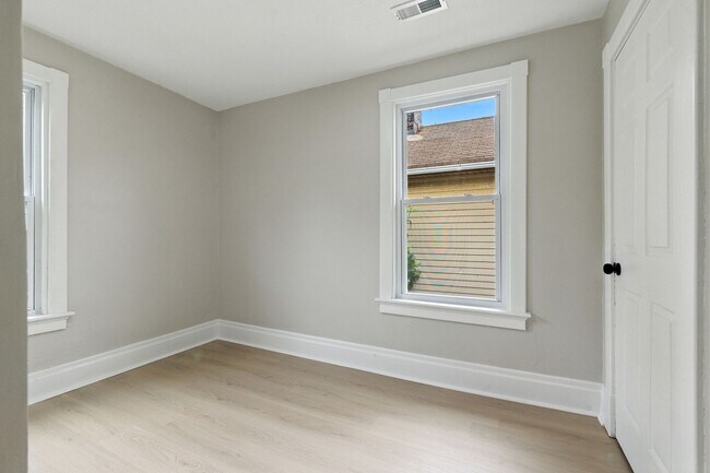 Building Photo - Fully renovated 3 bedroom home in Ambridge...