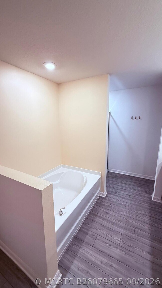 Building Photo - 5361 Imagination Dr