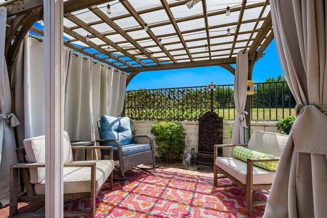 Building Photo - 159 Estrada Way