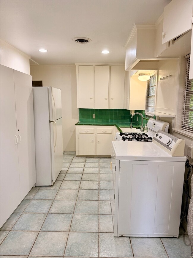 Building Photo - 7018 Alder Dr