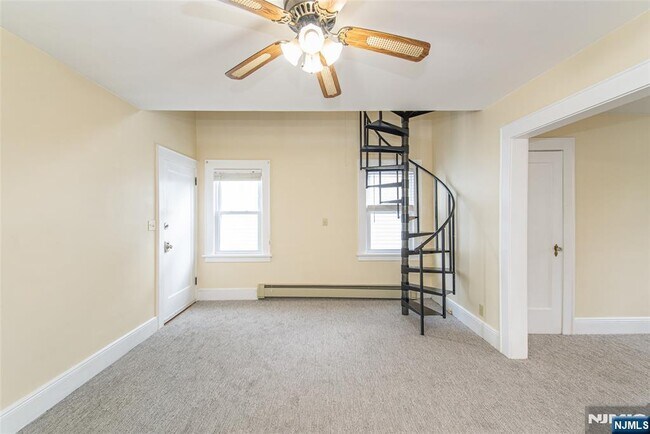 Building Photo - 807 Fern St