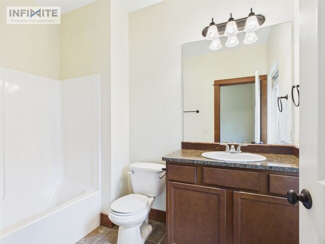Building Photo - Charming 2-Bedroom, 2-Bath Home in Quiet N...