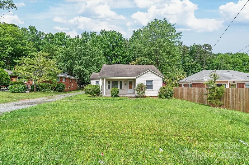 Building Photo - 2722 Eastway Dr