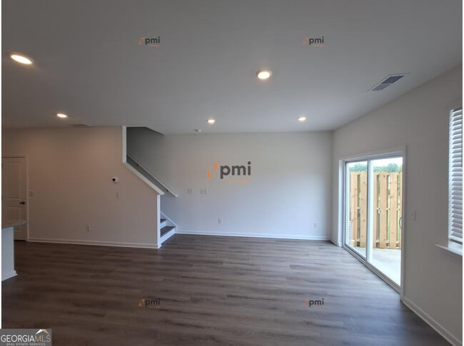 Building Photo - 285 Kenoot Dr