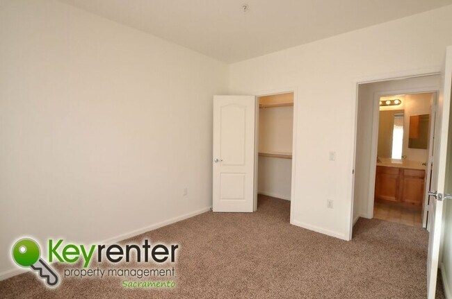Building Photo - 5350 Dunlay Dr